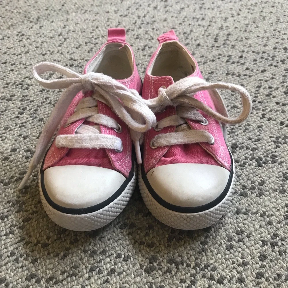 Koala Kids Canvas Lace-Up Sneakers in Pink